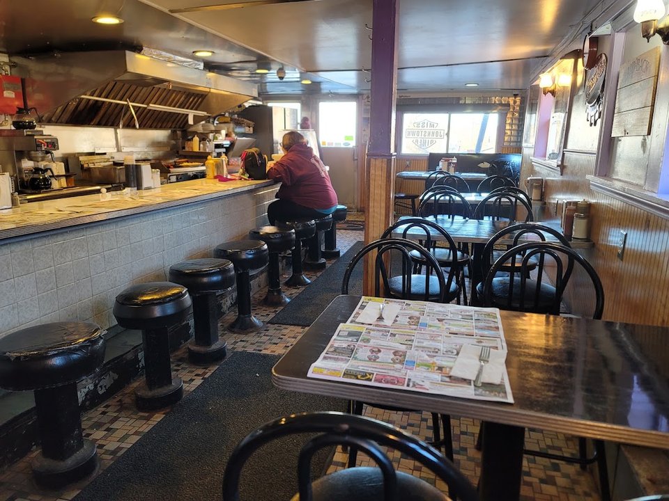 Cozy diner booths and checkered flooring